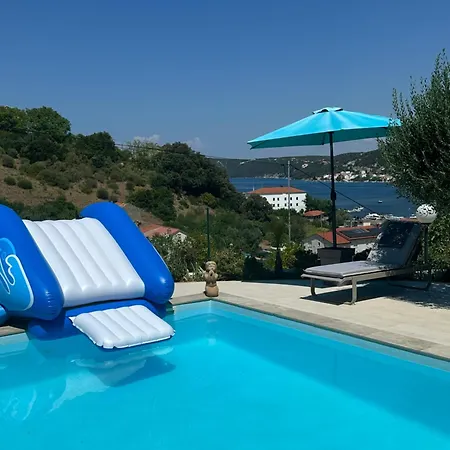 Saranda Apartman *