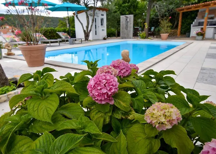 Saranda Apartman *