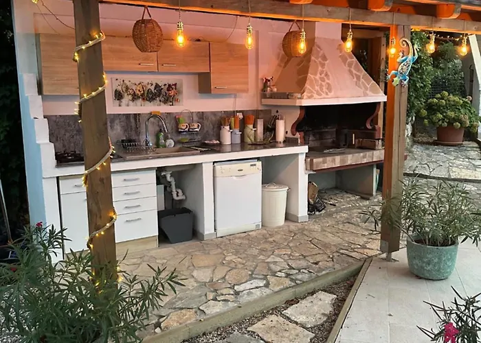 Saranda Apartman *