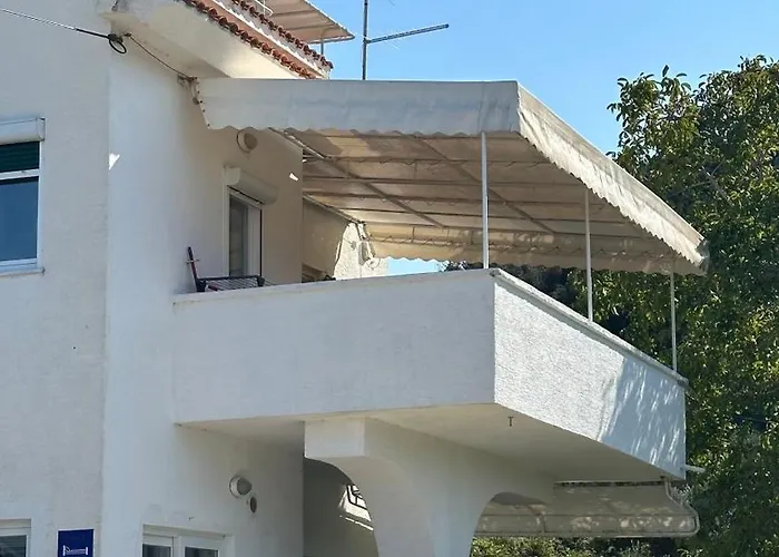 Saranda Apartman *